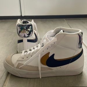 SOLD Nike Blazer Mid '77 SE GS White Blue Void (DD1847-102)